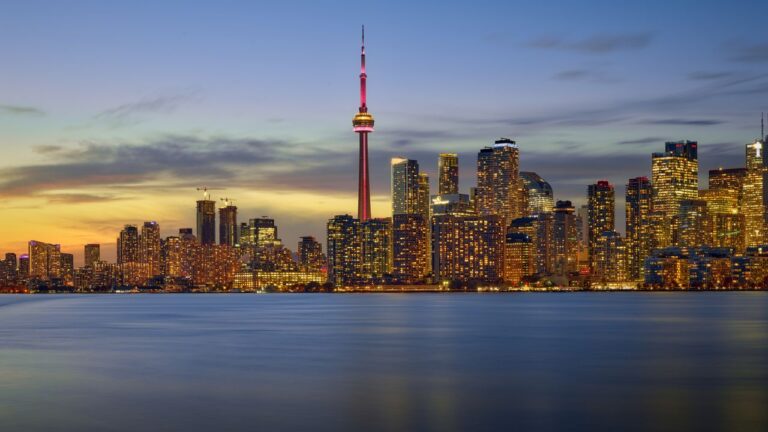 Cancún → Toronto, Canadá | Vuelo Redondo desde $4,556 MXN